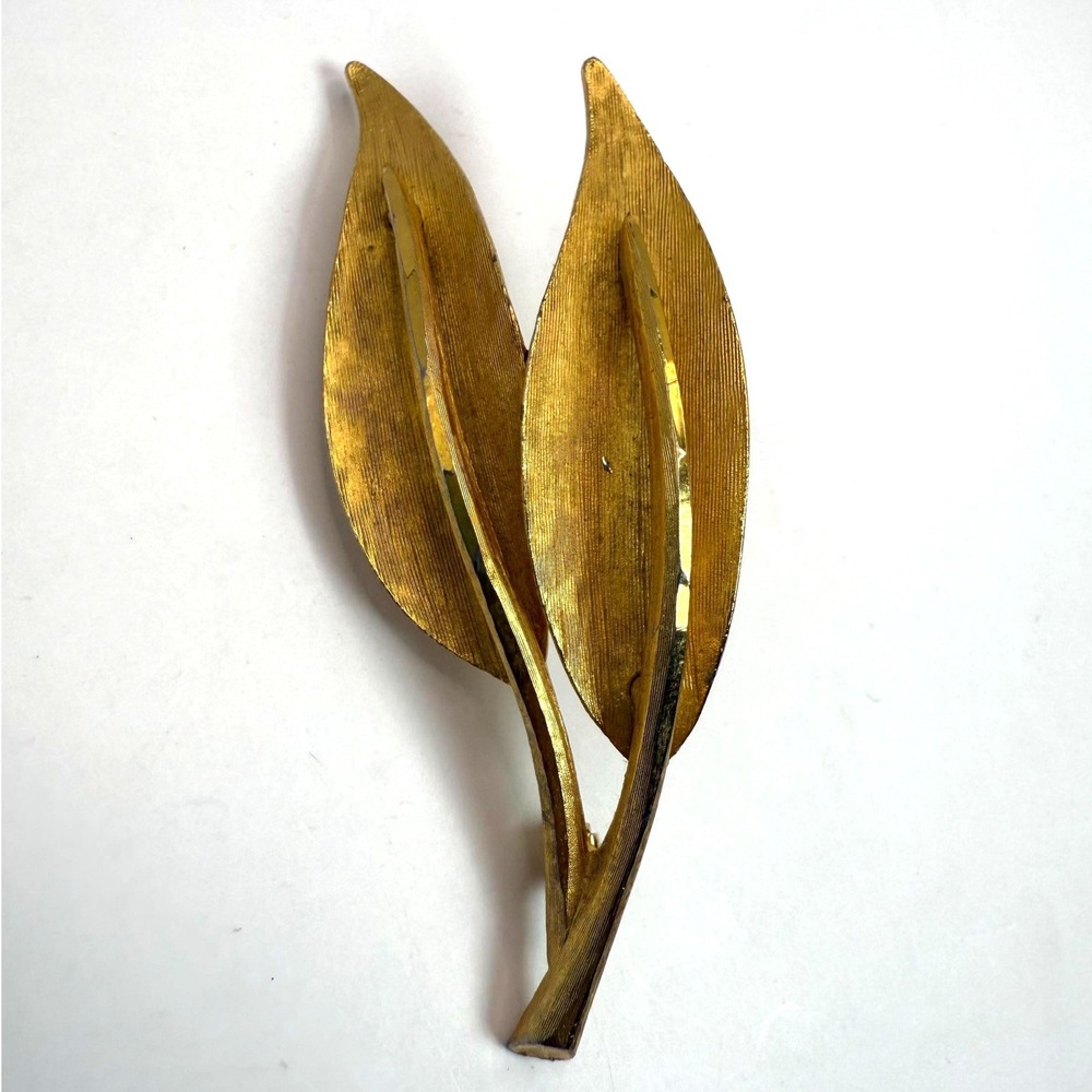 Vintage BSK‎ Gold Tone Leaf Brooch – Brushed Textured Modernist Floral Pin
